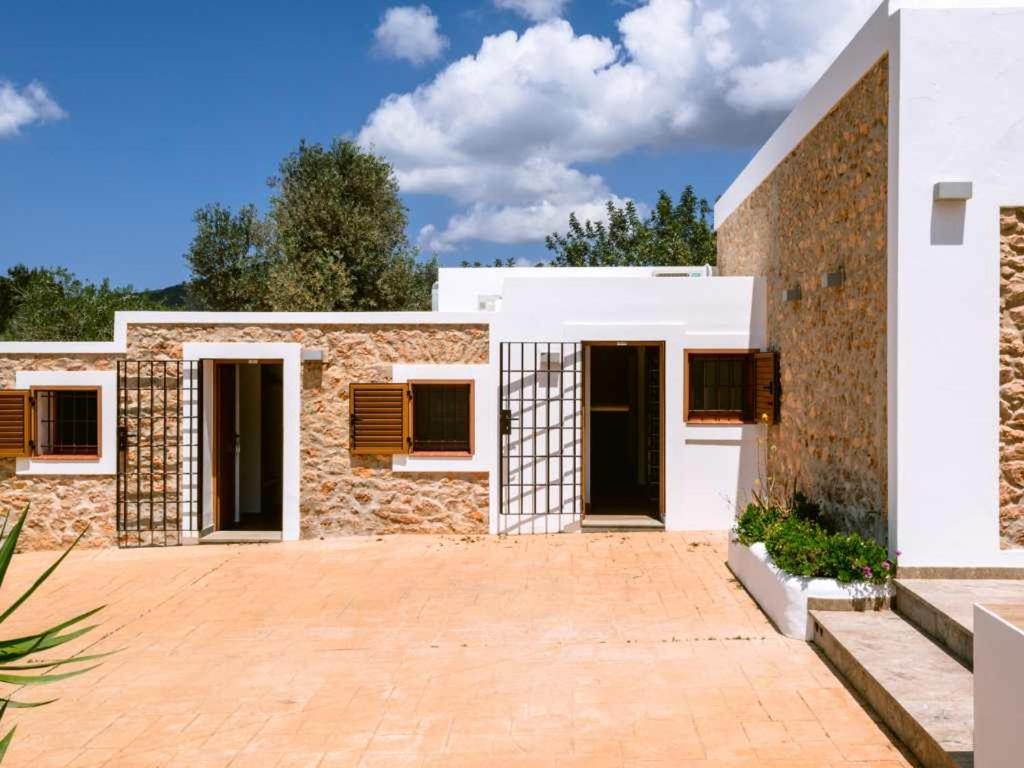 Can Pep Luis Can Pep Mortera Is Located In The Beautiful Countryside Near To Playa Den Bossa Sant Jordi de ses Salines Exterior photo